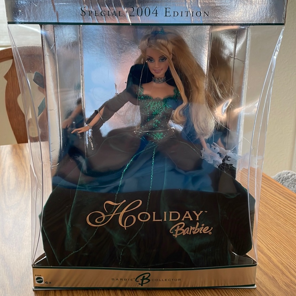 2004 special edition holiday Barbie in green velvet. New never played with.